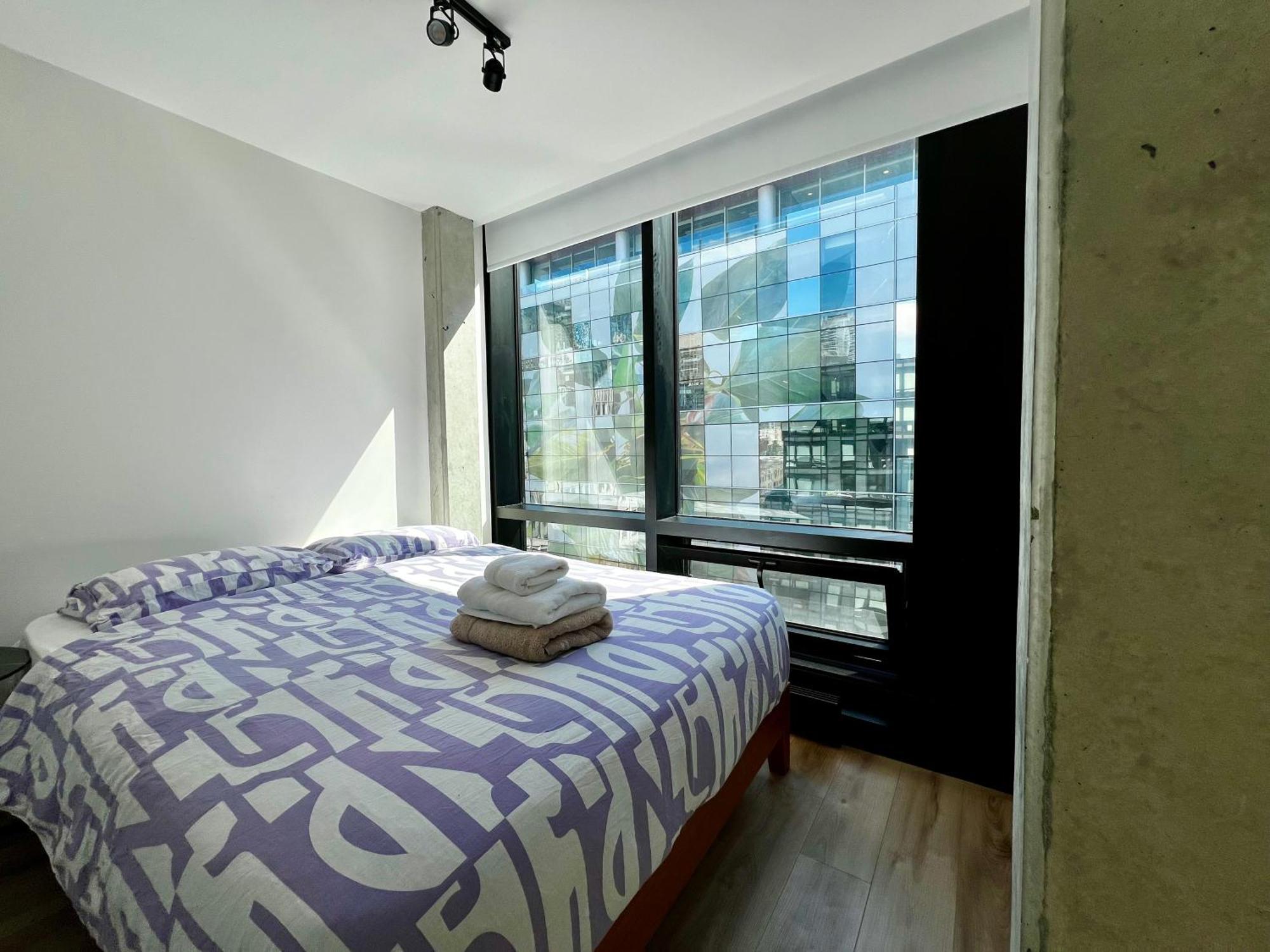 Sky Rocket Downtown Mtl Apartment Montreal
